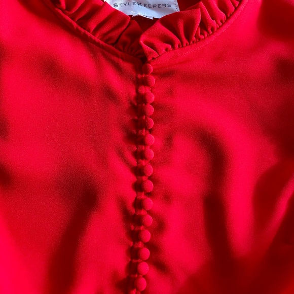 Red crepe dress with bridal buttons - Picture 2 of 9